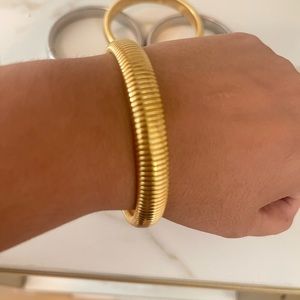 New chunky 18k gold plated, stainless steel bracelet. Gold color.